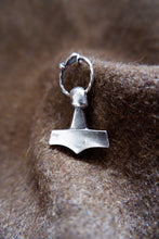 Load image into Gallery viewer, Sejerby Mjolnir/ chunky plain Thors hammer in Sterling silver, Made to order
