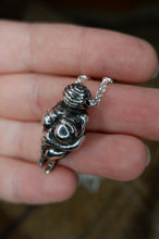 Load image into Gallery viewer, Willendorf Venus pendant