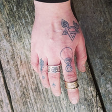 Load image into Gallery viewer, Pictish Pennanular Ring