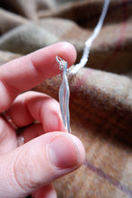 Load image into Gallery viewer, Unstan Bird Pendant