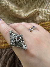Load image into Gallery viewer, The Montrose Pictish Ring