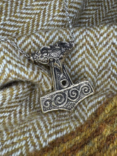 Load image into Gallery viewer, Skane hammer pendant