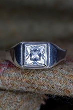 Load image into Gallery viewer, Unusual "Dwarven" ring