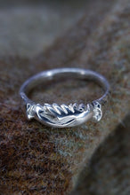 Load image into Gallery viewer, Fede ring in silver - UK size R