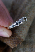 Load image into Gallery viewer, Fede ring in silver - UK size R