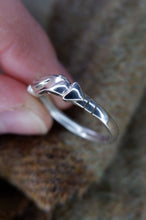 Load image into Gallery viewer, Fede ring in silver - UK size R
