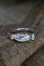 Load image into Gallery viewer, Fede ring in silver - UK size R