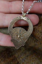 Load image into Gallery viewer, Woden Head Pendant