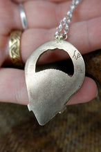 Load image into Gallery viewer, Woden Head Pendant