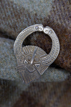 Load image into Gallery viewer, Woden Head Pendant