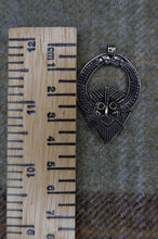 Load image into Gallery viewer, Woden Head Pendant
