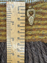Load image into Gallery viewer, Woden Head Pendant