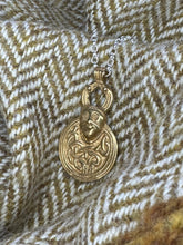 Load image into Gallery viewer, Woden Head Pendant