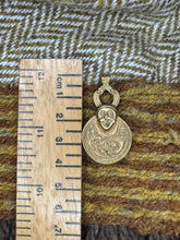 Load image into Gallery viewer, Woden Head Pendant