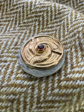 Load image into Gallery viewer, Pendant based on an insular mount