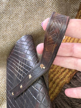 Load image into Gallery viewer, Anglo Saxon Belt Pouch with Fittings