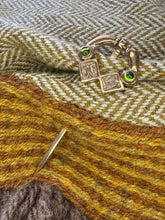 Load image into Gallery viewer, Irish pseudo penannular brooch