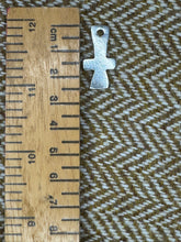 Load image into Gallery viewer, Cille Pheadair "Midden" cross