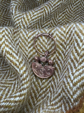 Load image into Gallery viewer, Hand Pin "Hacksilver" pendant